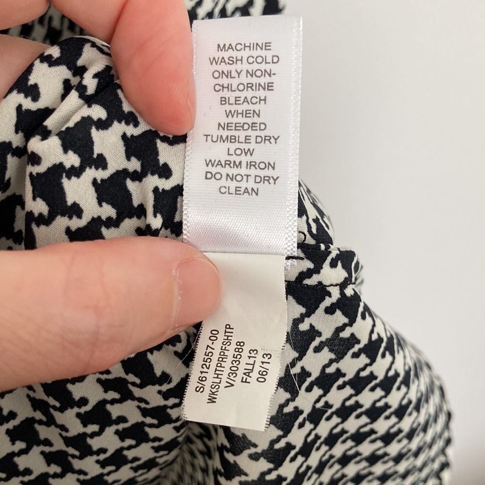2/$30 🖤 Banana republic top 🖤 houndstooth 🖤 size 2p - Picture 6 of 6